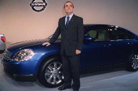 Nissan unveils Teana luxury sedan